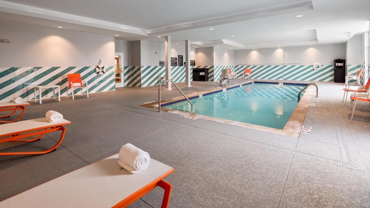 - Northeast By Ihg Hotel